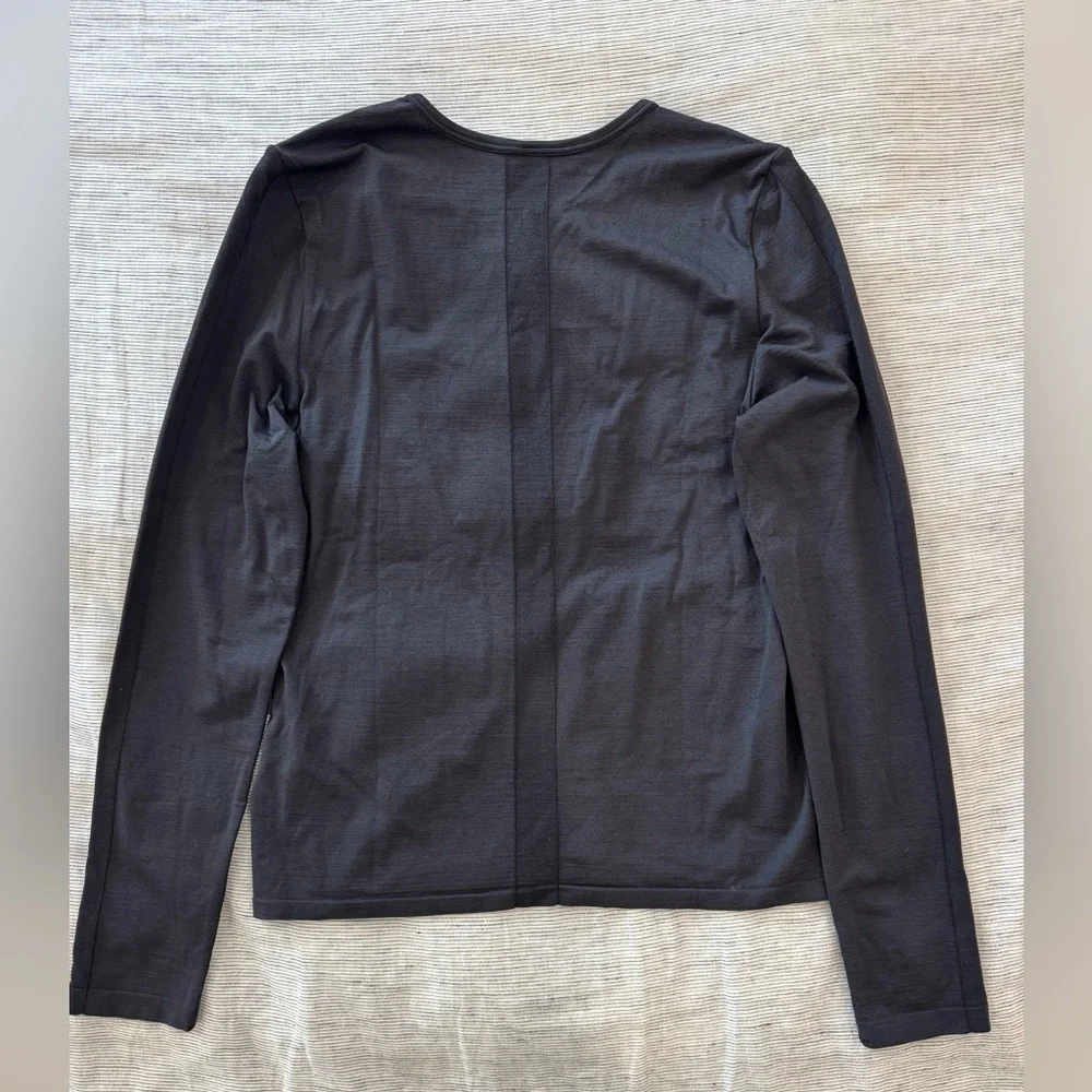 Vuori L/S Apres Sport Seamless Top. Black Long Sleeve Top. - Picture 6 of 6